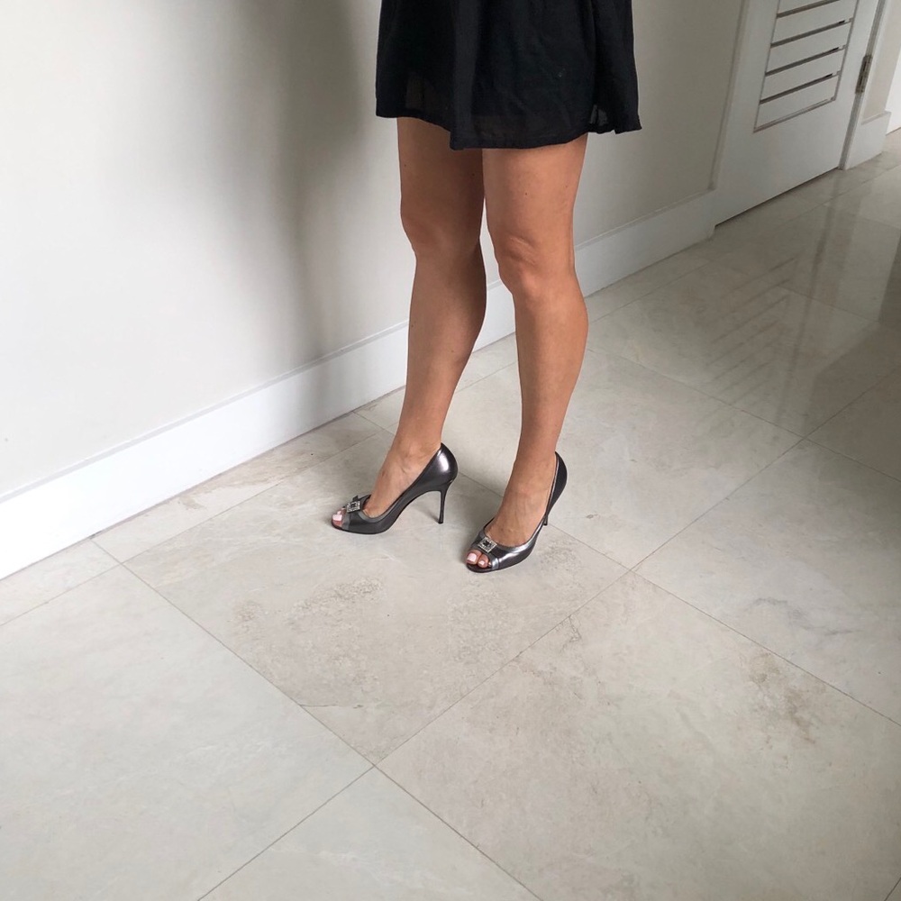 Manolo Blahnik  Silver Grey Peep-Toe Heels with Crystal Ornament. Size 39,5